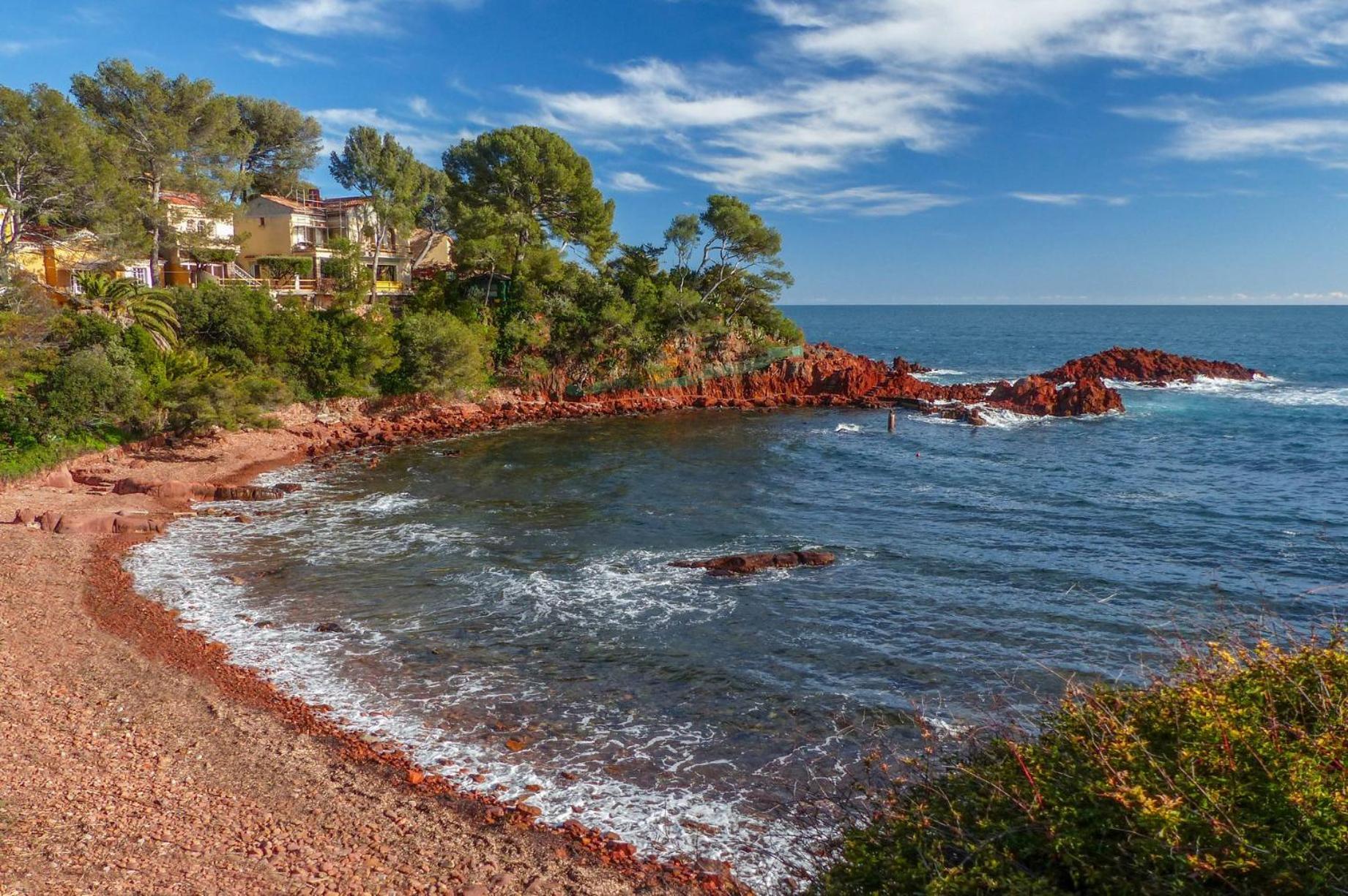 Apartment Un Grand Face Au Port De Santa Lucia Saint-Raphael (Var)